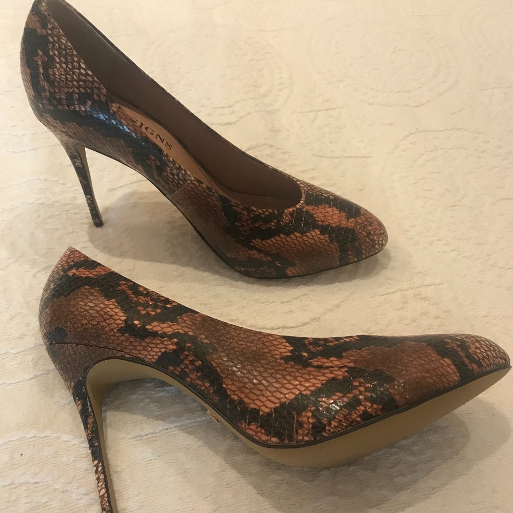 Dee Ocleppo Python Pumps